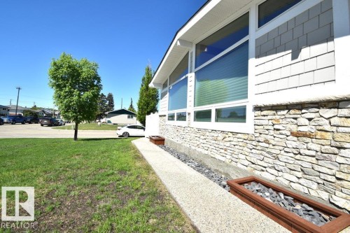 9212 132A Avenue Nw, Edmonton, AB 