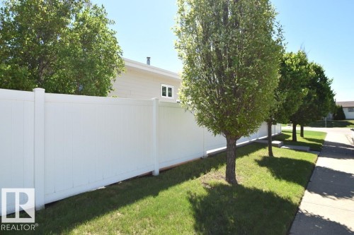 9212 132A Avenue Nw, Edmonton, AB 