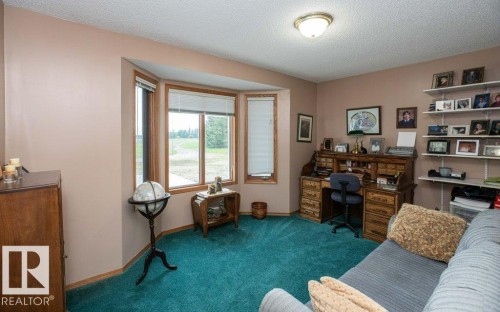 Bay window with wood-finish trim and blinds - 60230 Rg Rd 271, Rural Westlock County, AB 