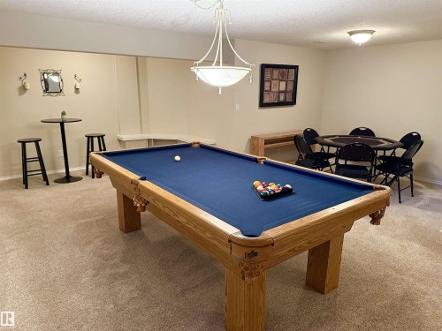 Spacious room featuring light-toned carpeting and neutral wall paint - 915 Picard Drive Nw, Edmonton, AB 