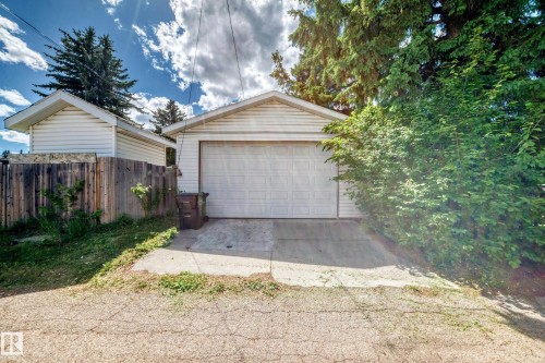 Detached garage with white vinyl siding and a single overhead door - 6804 102A Avenue, Edmonton, AB 