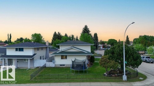 Image quality insufficient for description - 712 Lee Ridge Road, Edmonton, AB 