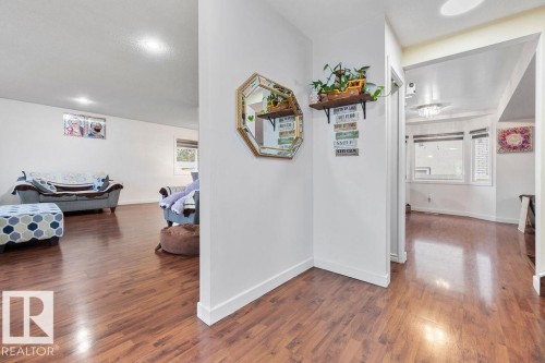 Hardwood-finish flooring throughout, complemented by crisp white walls and baseboards - 712 Lee Ridge Road, Edmonton, AB 
