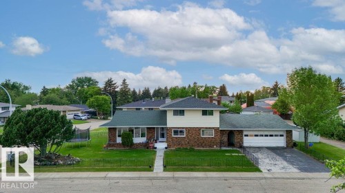 Split-level residence featuring brick and siding facade, an attached two-car garage, and a concrete driveway - 712 Lee Ridge Road, Edmonton, AB 