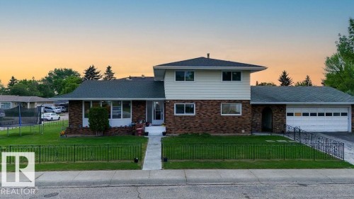 Split-level residence featuring a brick and siding exterior - 712 Lee Ridge Road, Edmonton, AB 
