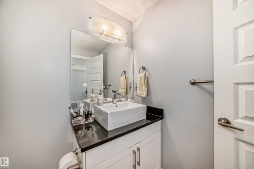5151 Windermere Boulevard, Edmonton, AB 