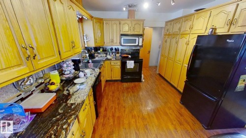 7608 125 Avenue, Edmonton, AB 