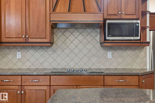 926 Hollingsworth Bend, Edmonton, AB 