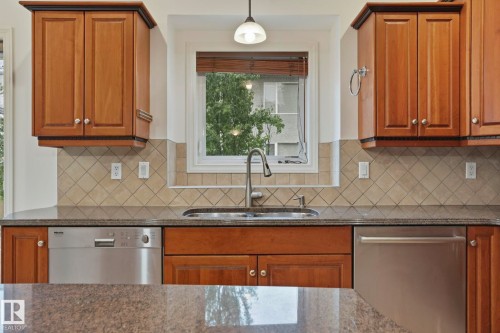 926 Hollingsworth Bend, Edmonton, AB 