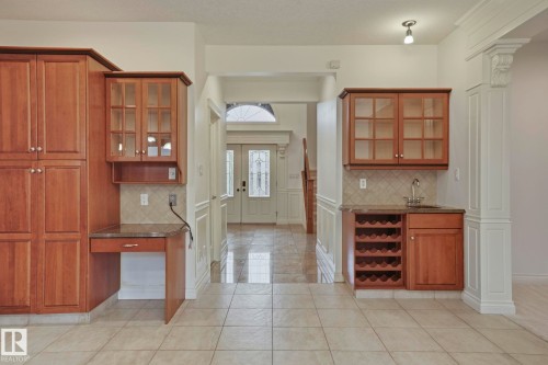 926 Hollingsworth Bend, Edmonton, AB 