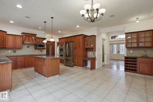 926 Hollingsworth Bend, Edmonton, AB 