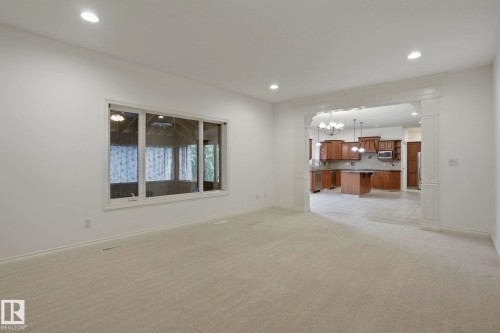 926 Hollingsworth Bend, Edmonton, AB 