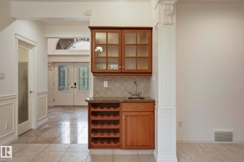 926 Hollingsworth Bend, Edmonton, AB 