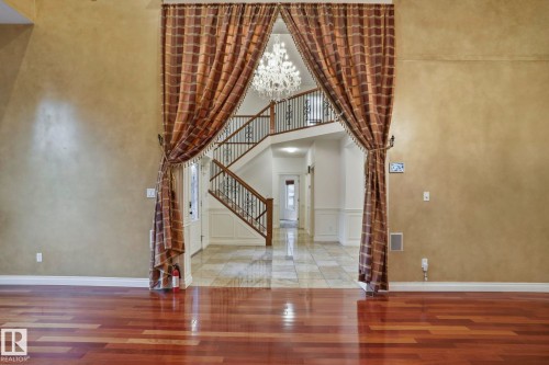 926 Hollingsworth Bend, Edmonton, AB 