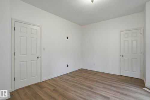 926 Hollingsworth Bend, Edmonton, AB 