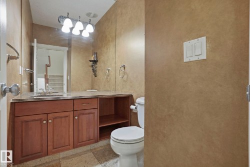 926 Hollingsworth Bend, Edmonton, AB 