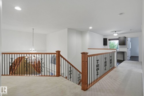 926 Hollingsworth Bend, Edmonton, AB 