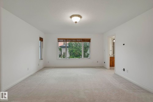 926 Hollingsworth Bend, Edmonton, AB 