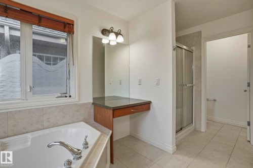 926 Hollingsworth Bend, Edmonton, AB 