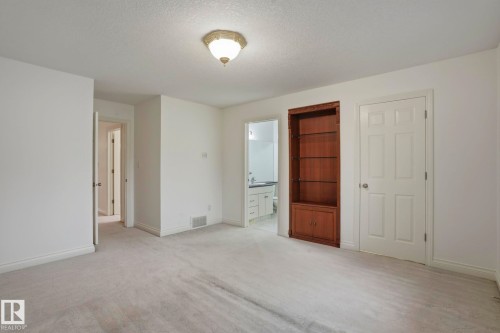 926 Hollingsworth Bend, Edmonton, AB 