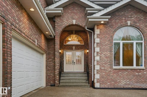 926 Hollingsworth Bend, Edmonton, AB 