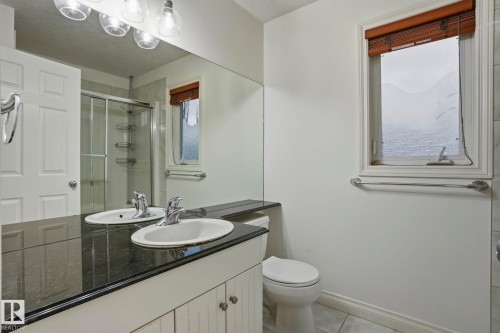 926 Hollingsworth Bend, Edmonton, AB 