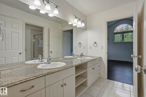 926 Hollingsworth Bend, Edmonton, AB 