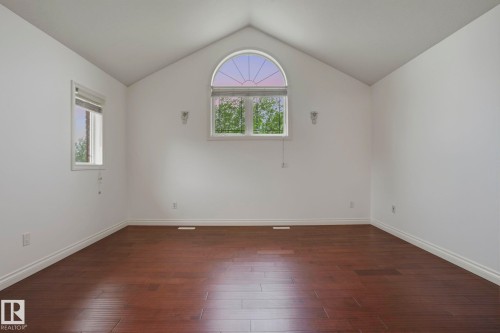 926 Hollingsworth Bend, Edmonton, AB 
