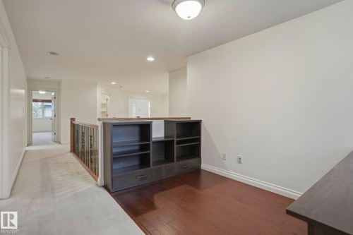 926 Hollingsworth Bend, Edmonton, AB 