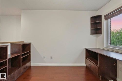926 Hollingsworth Bend, Edmonton, AB 