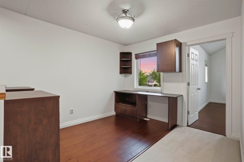 926 Hollingsworth Bend, Edmonton, AB 
