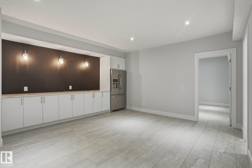 926 Hollingsworth Bend, Edmonton, AB 