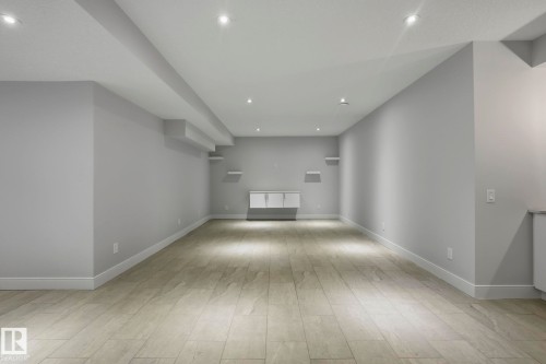 926 Hollingsworth Bend, Edmonton, AB 