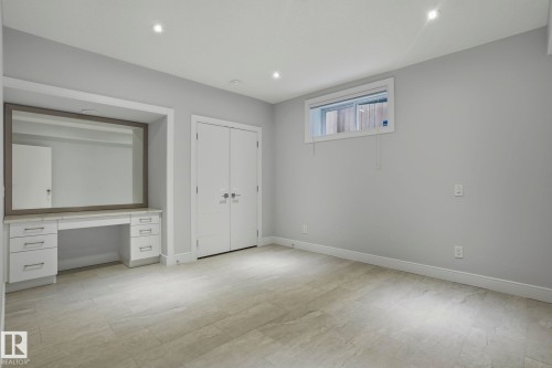 926 Hollingsworth Bend, Edmonton, AB 