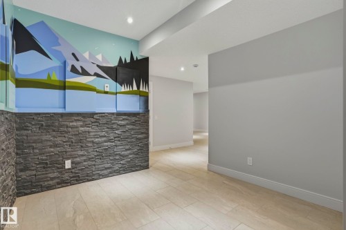 926 Hollingsworth Bend, Edmonton, AB 