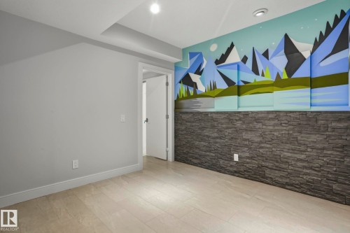 926 Hollingsworth Bend, Edmonton, AB 