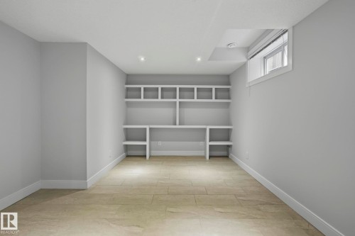 926 Hollingsworth Bend, Edmonton, AB 