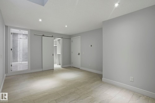 926 Hollingsworth Bend, Edmonton, AB 