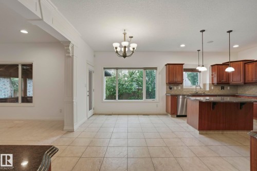 926 Hollingsworth Bend, Edmonton, AB 