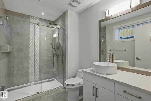 926 Hollingsworth Bend, Edmonton, AB 
