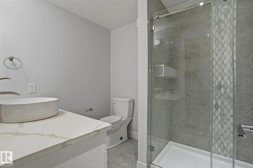 926 Hollingsworth Bend, Edmonton, AB 