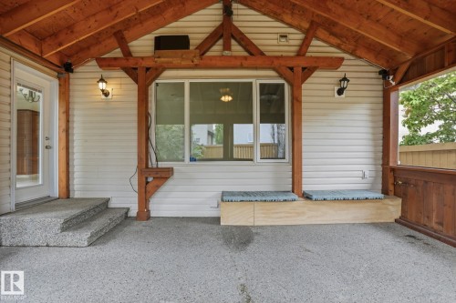 926 Hollingsworth Bend, Edmonton, AB 