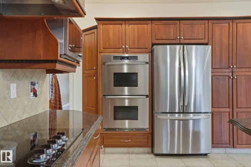 926 Hollingsworth Bend, Edmonton, AB 