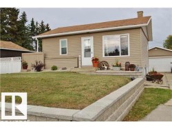 9815 160 Street  Edmonton, AB T5P 3E2