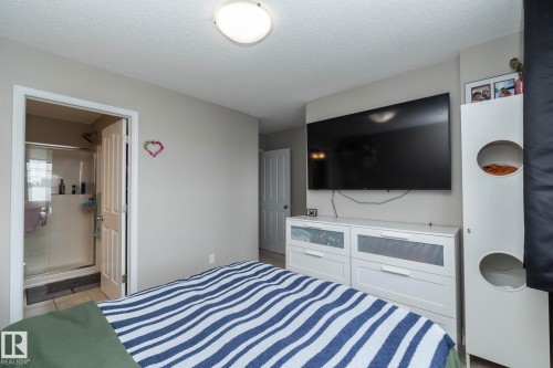 Light gray walls with a ceiling-mounted flush light fixture - 46 4050 Savaryn Drive, Edmonton, AB 