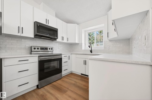 18956 78 Avenue Nw, Edmonton, AB - Indoor Photo Showing Kitchen With Upgraded Kitchen