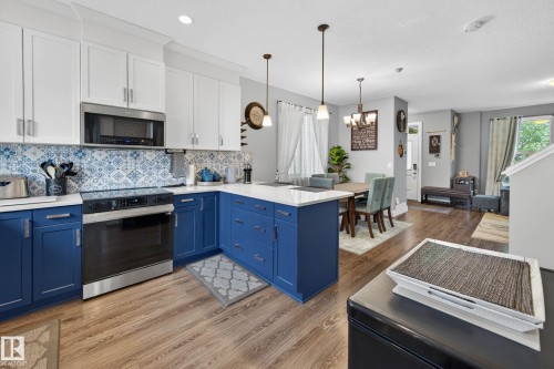 52 Gilmore Way, Spruce Grove, AB - Indoor Photo Showing Kitchen With Upgraded Kitchen