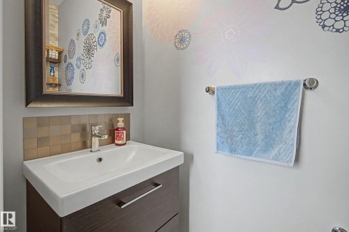 52 Gilmore Way, Spruce Grove, AB - Indoor Photo Showing Bathroom