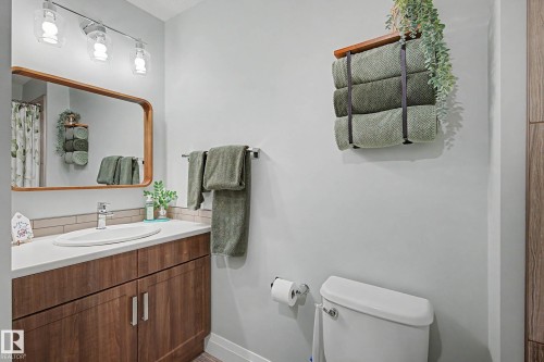 52 Gilmore Way, Spruce Grove, AB - Indoor Photo Showing Bathroom