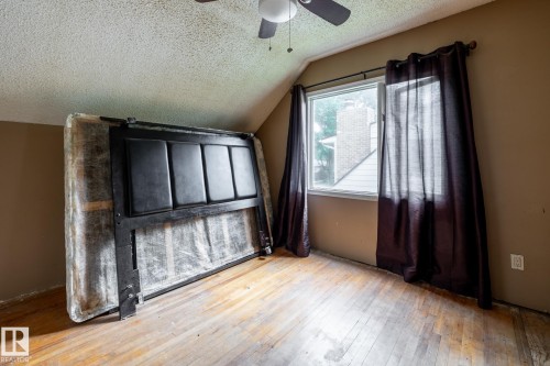 Hardwood flooring present - 5919 121 Avenue, Edmonton, AB 